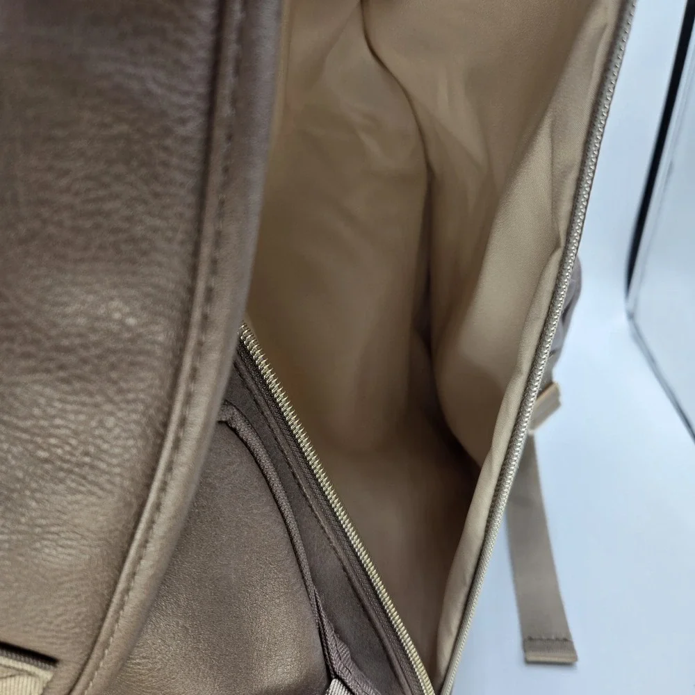 Itzy Ritzy Boss Plus Backpack Diaper Bag Tan Herringbone Gold Hardware Excellent